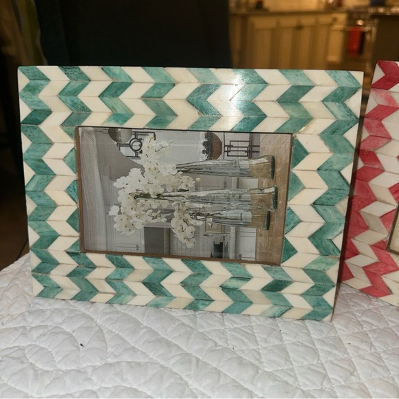 Two’s Company NWT Green and Cream Chevron Picture Frame Accent - Picture 3 of 4